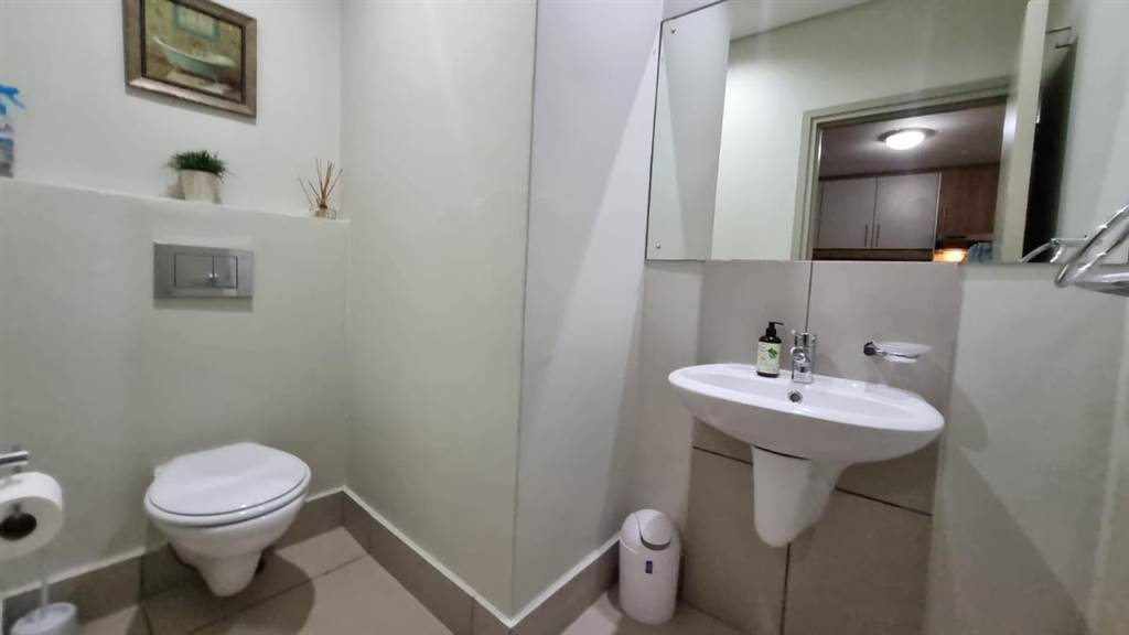 1 Bed Apartment in Herolds Bay photo number 9