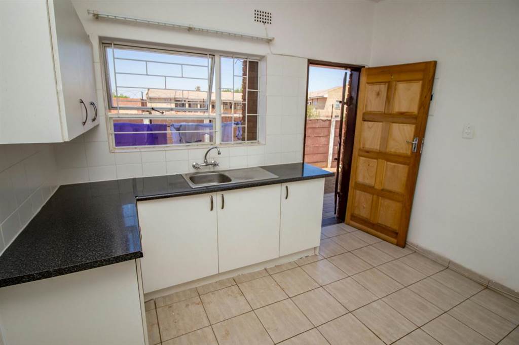 Commercial space in Lenasia South photo number 7