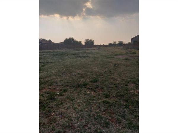 1024 m² Land available in Kookrus