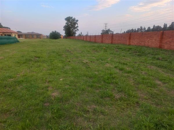 863 m² Land available in Strubenvale