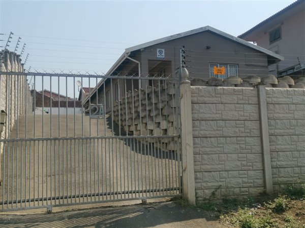 3 Bed House in Caneside
