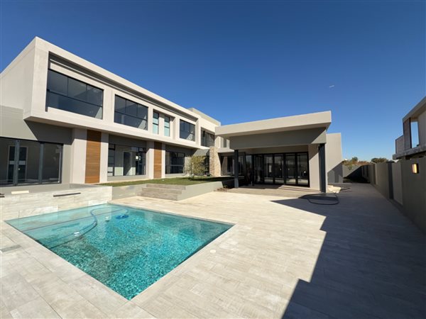 5 Bedroom House 5 Bedroom House