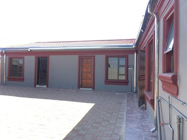 4 Bedroom House 4 Bedroom House