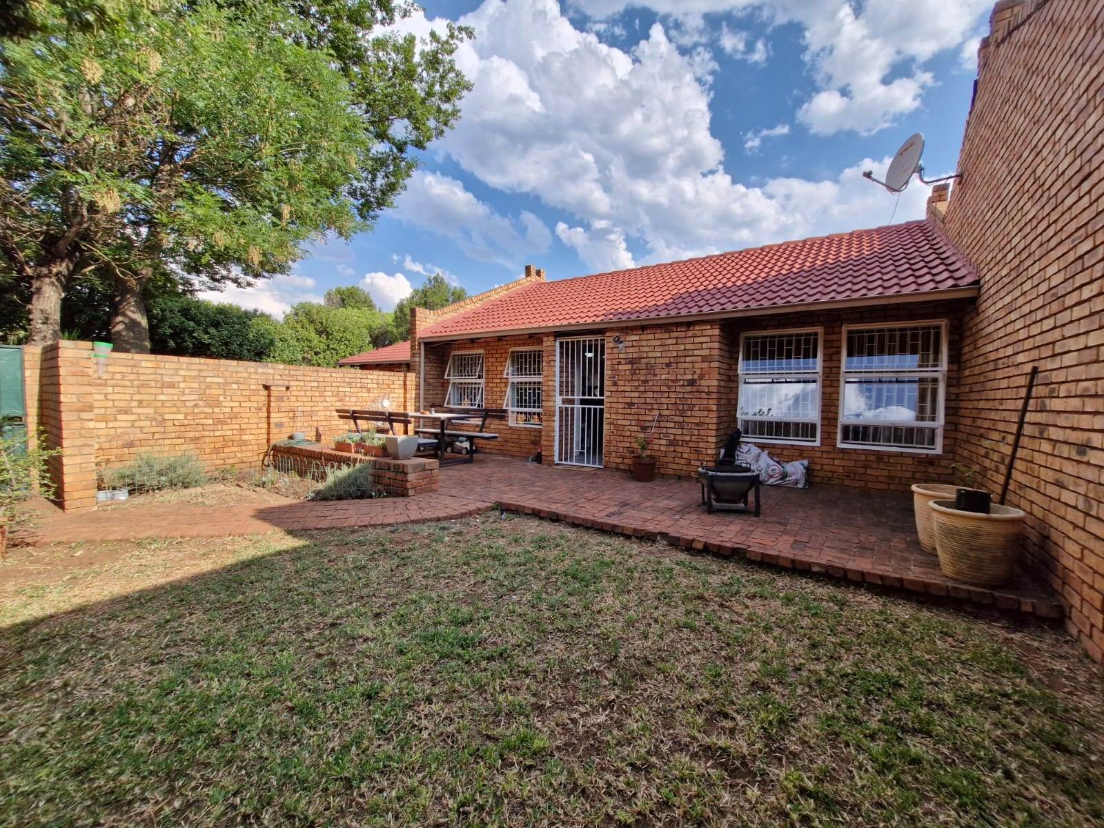 2 Bed Simplex for sale in Valhalla T4841760 Private Property