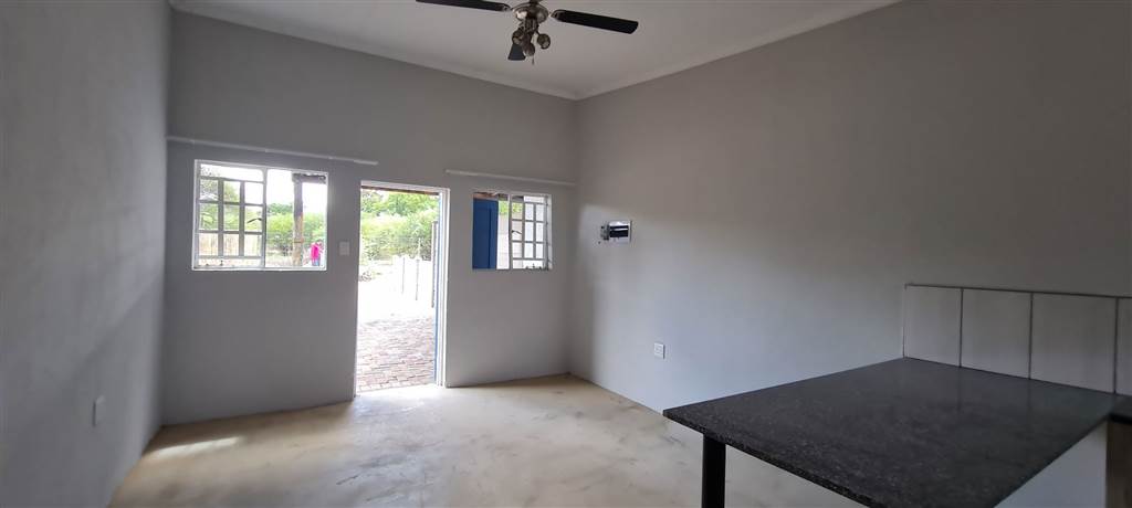 2 Bed Apartment in Polokwane Central photo number 8