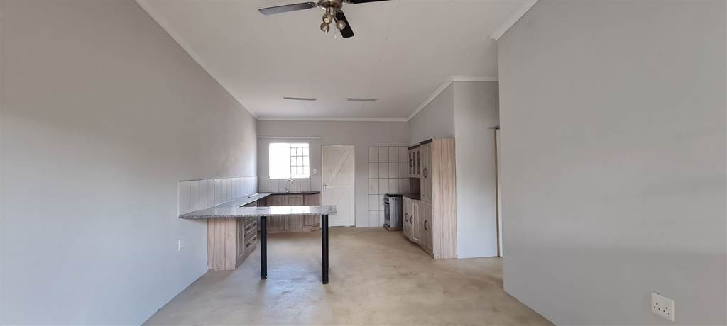 2 Bed Apartment in Polokwane Central photo number 3