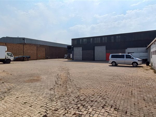 2 200  m² Industrial space