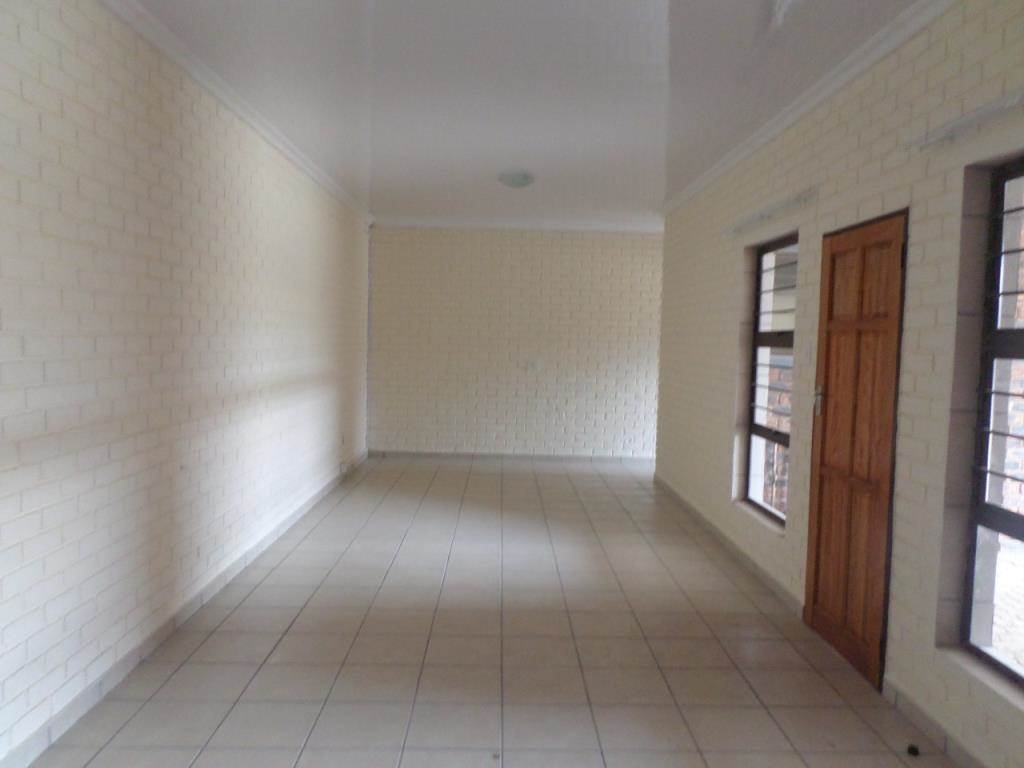 2 Bed Townhouse in Vryburg photo number 6