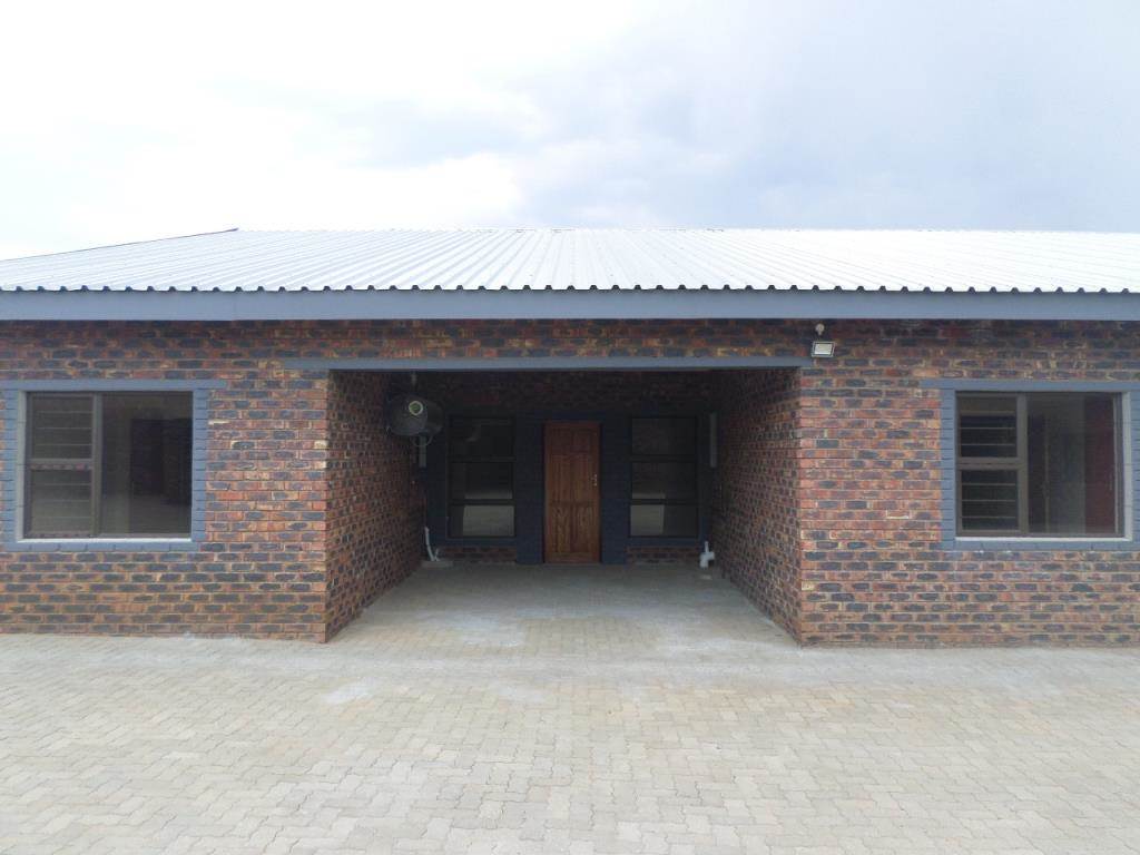 2 Bed Townhouse in Vryburg photo number 1