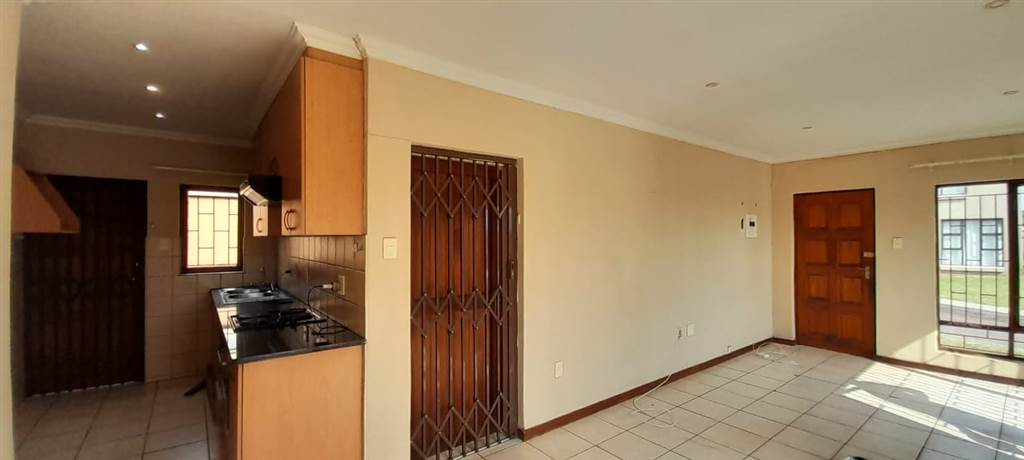 3 Bed Townhouse in Highveld Park photo number 3