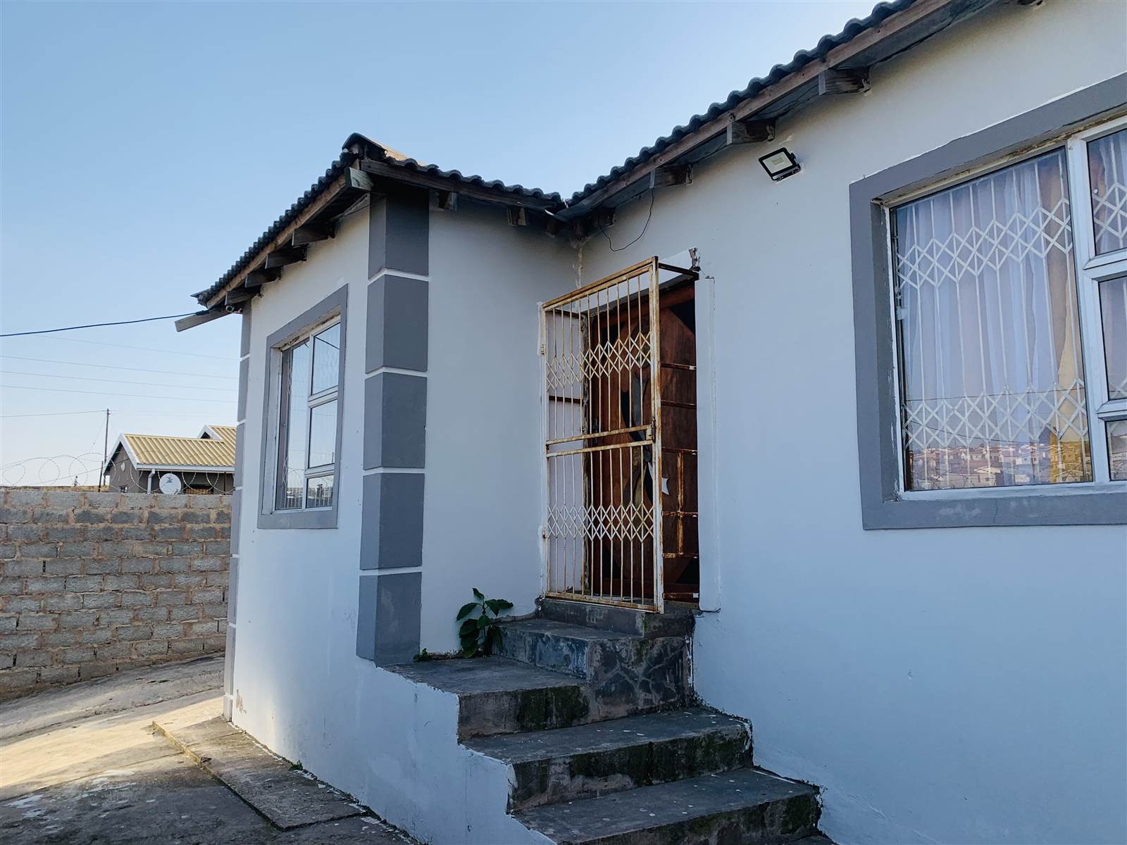 4 Bed House in Southernwood photo number 2
