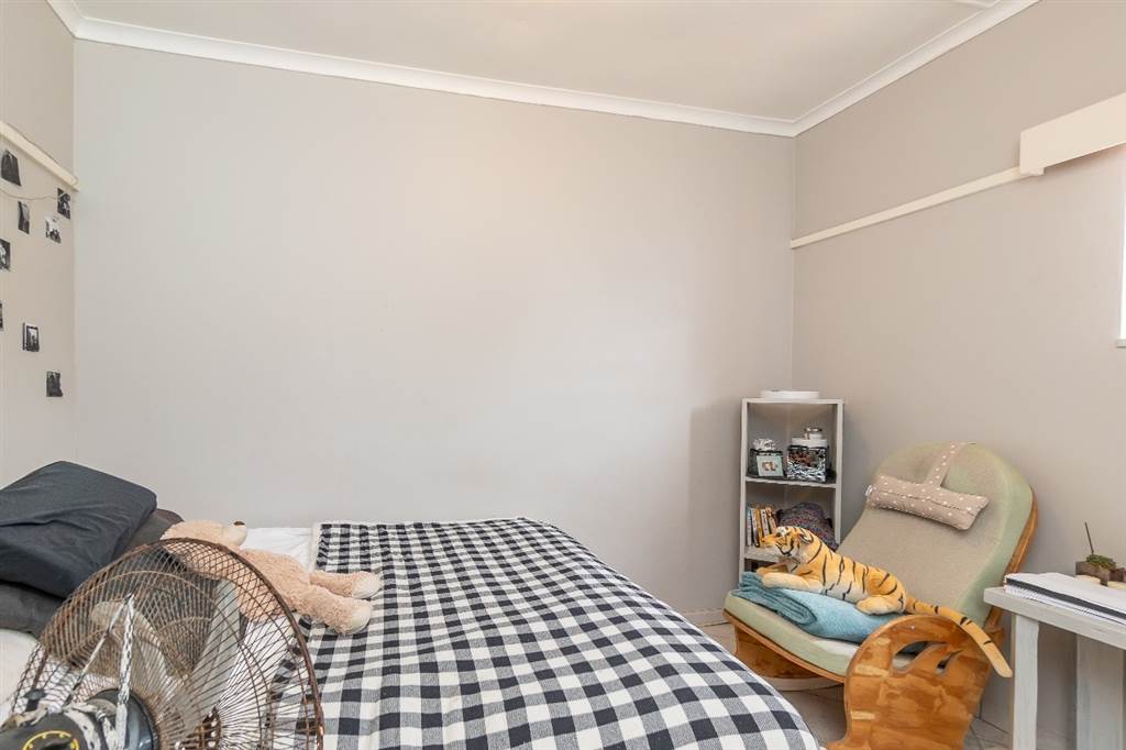2 Bed Apartment in Doonside photo number 13