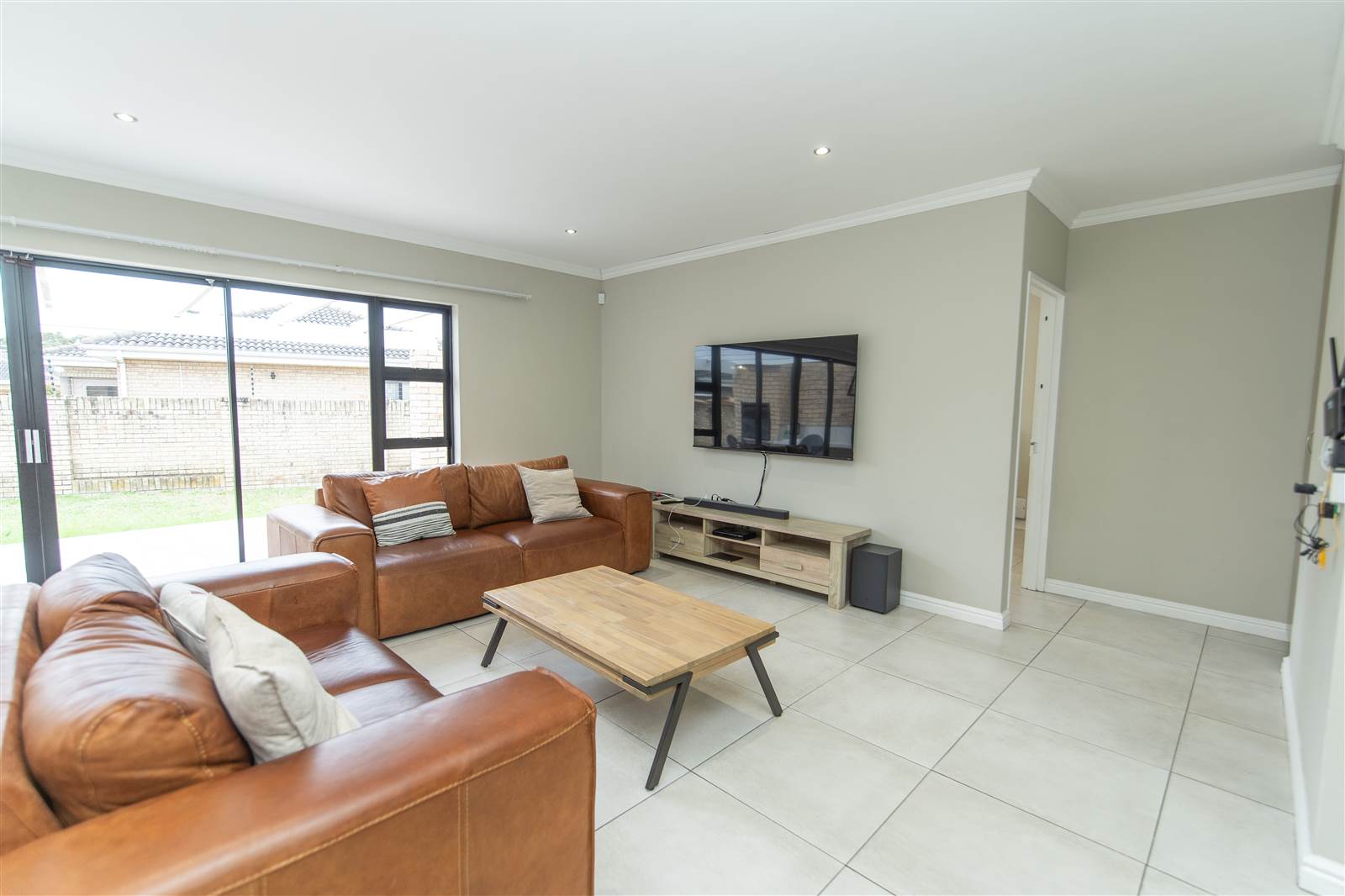 3 Bed Townhouse in Walmer Heights photo number 6