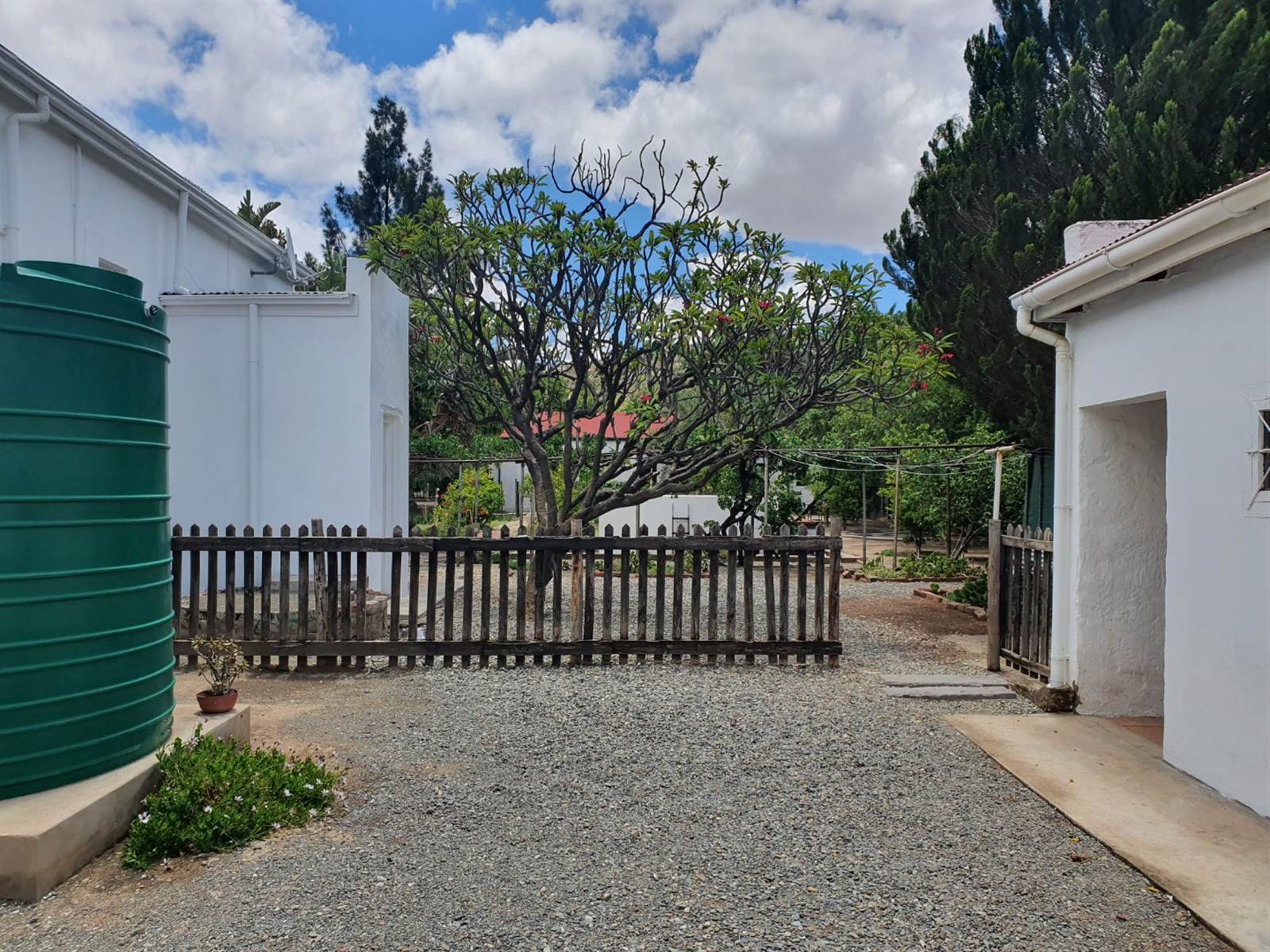 6 Bed House in Graaff Reinet photo number 15