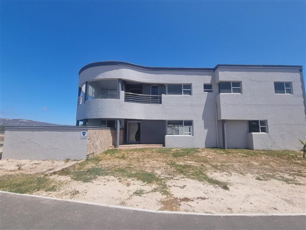 5 Bed House in Middedorp