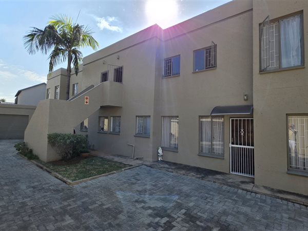 3 Bedroom Townhouse 3 Bedroom Townhouse
