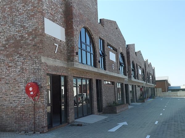 113  m² Commercial space in Overbaakens