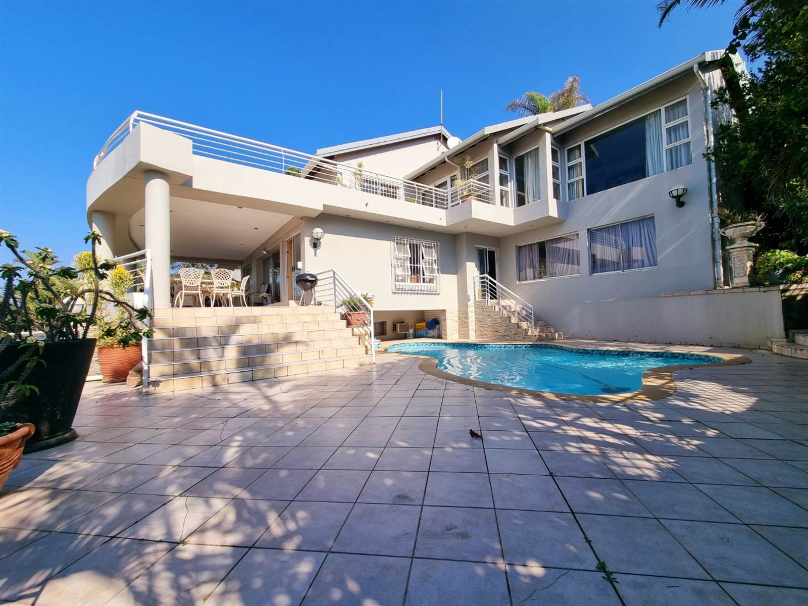 4 Bed House in Umhlanga Rocks photo number 2