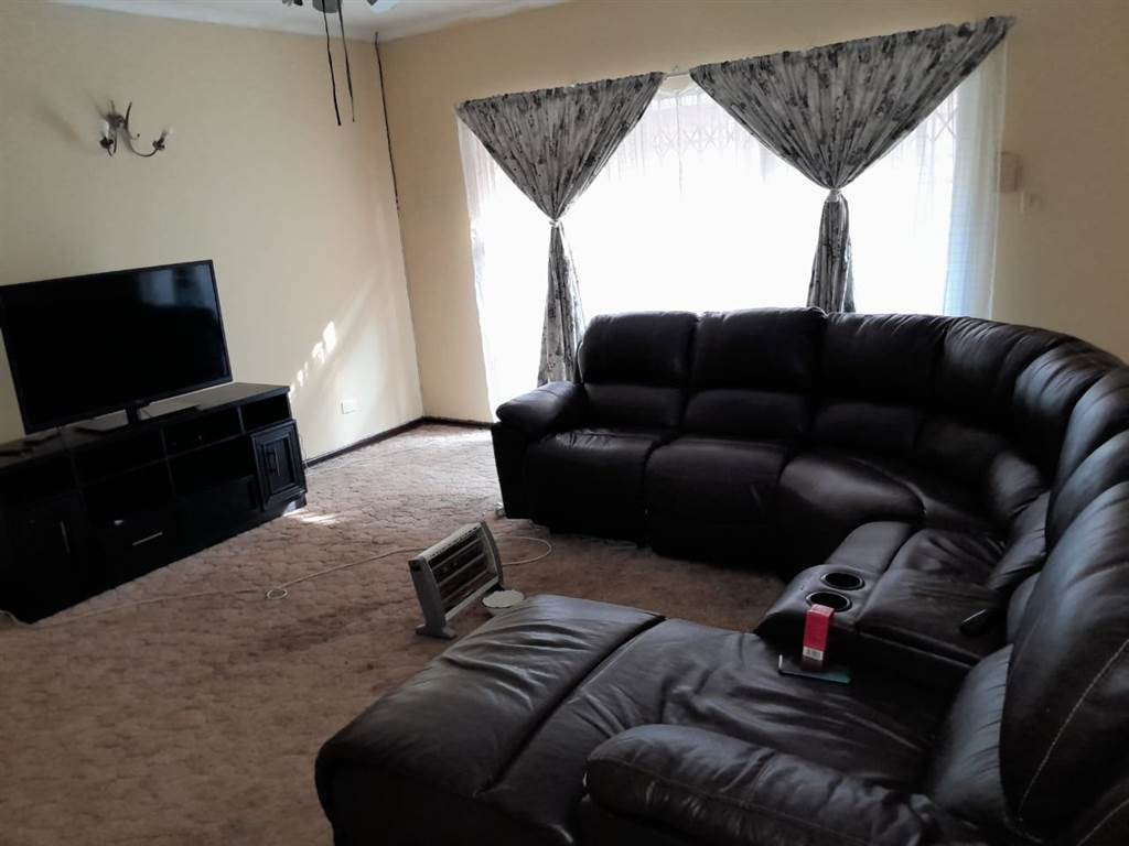 2 Bed Apartment in Fochville photo number 1