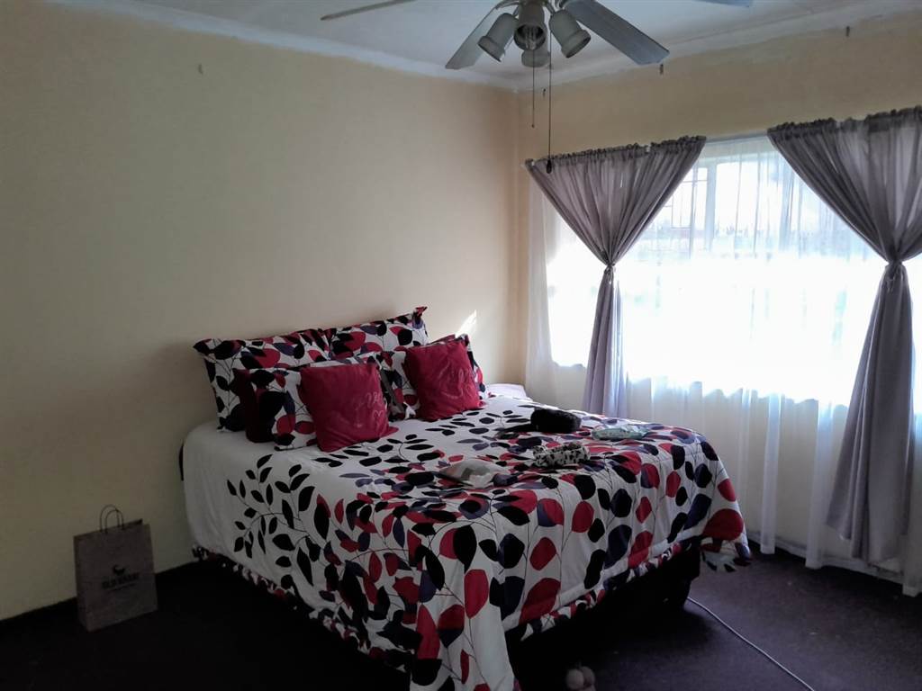 2 Bed Apartment in Fochville photo number 5