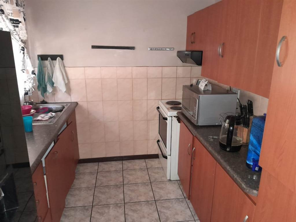 2 Bed Apartment in Fochville photo number 3