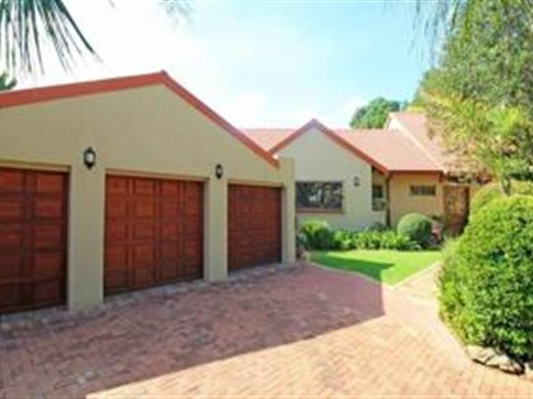 4 Bed House in Elma Park
