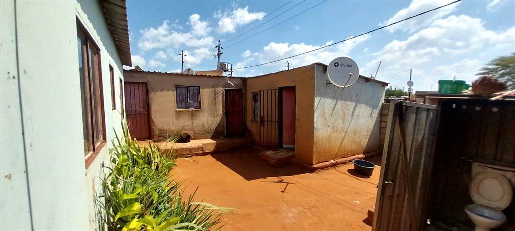 2 Bed House in Ivory Park photo number 3