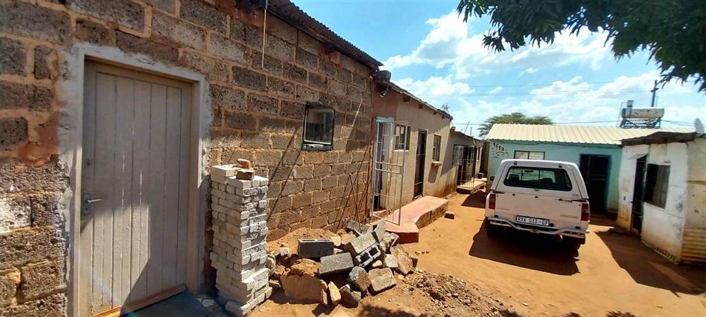 2 Bed House in Ivory Park photo number 4