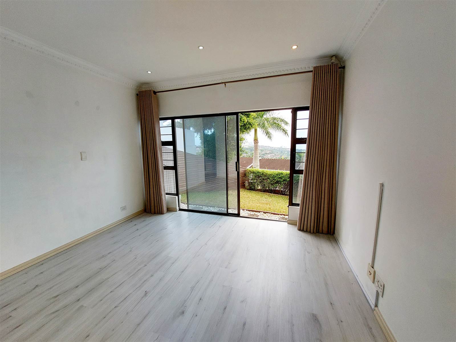 3 Bed Simplex in La Lucia photo number 10