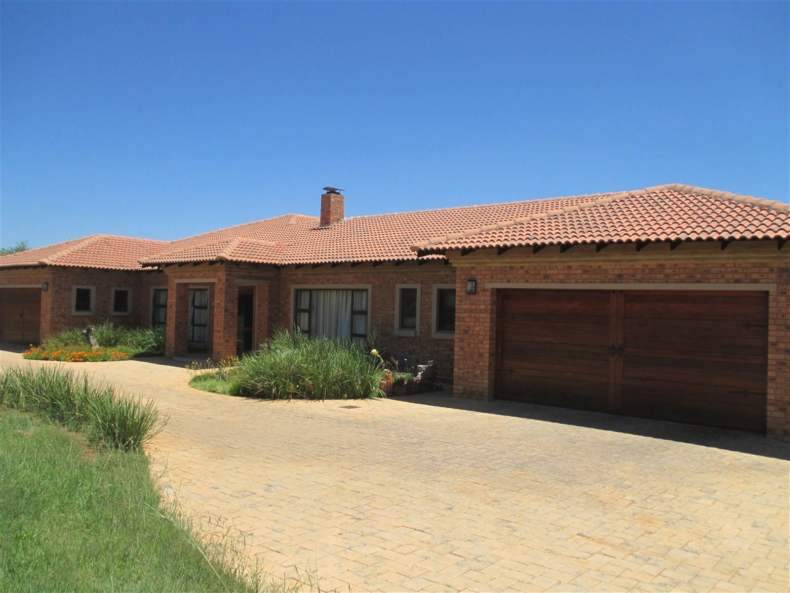 5 Bed House in Leeuwfontein Estate photo number 1