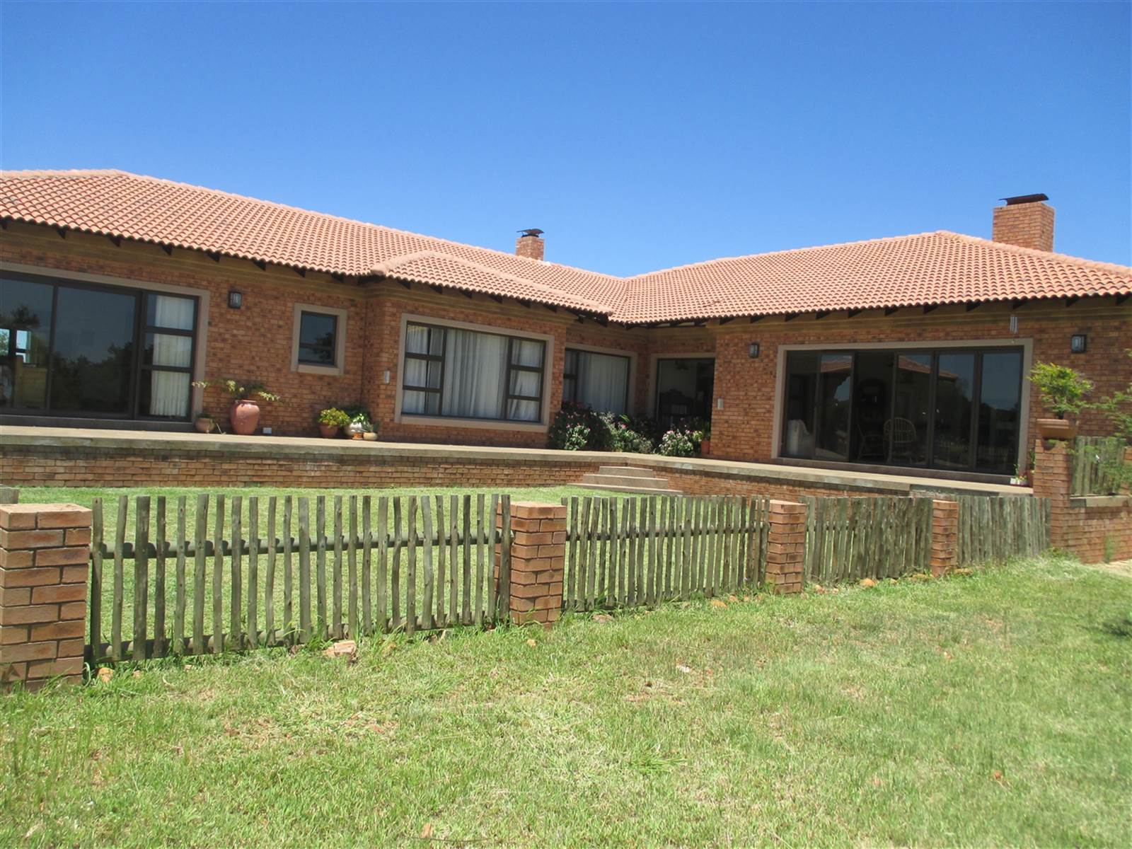 5 Bed House in Leeuwfontein Estate photo number 3