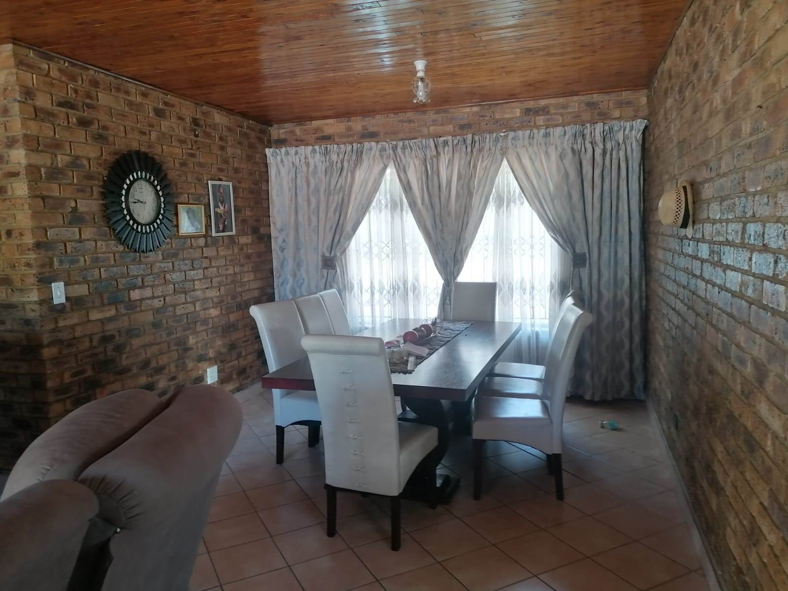 3 Bed House in Modimolle photo number 9