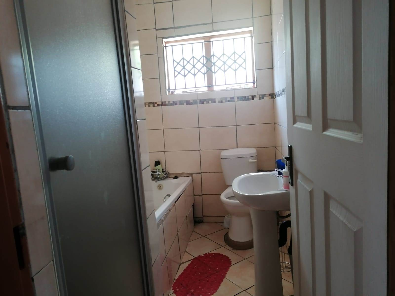3 Bed House in Modimolle photo number 15