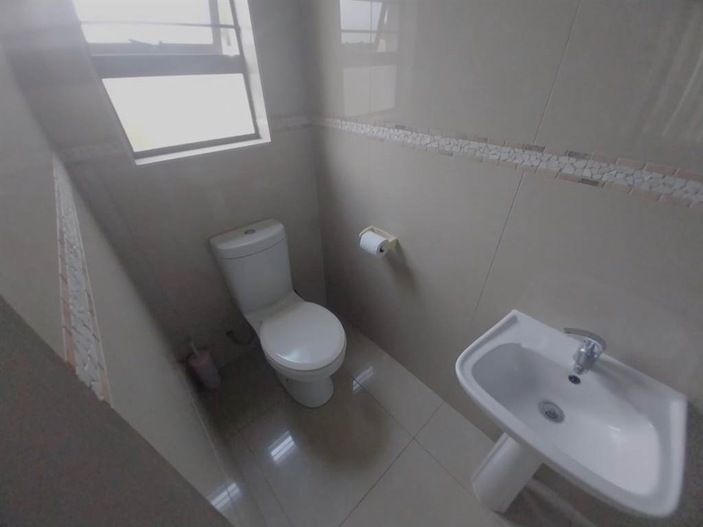 3 Bed Apartment in Winklespruit photo number 13