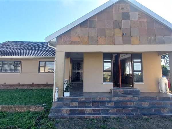4 Bedroom House 4 Bedroom House