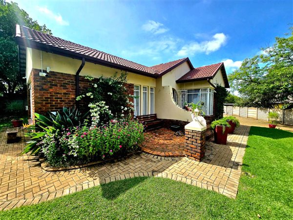 4 Bedroom House 4 Bedroom House