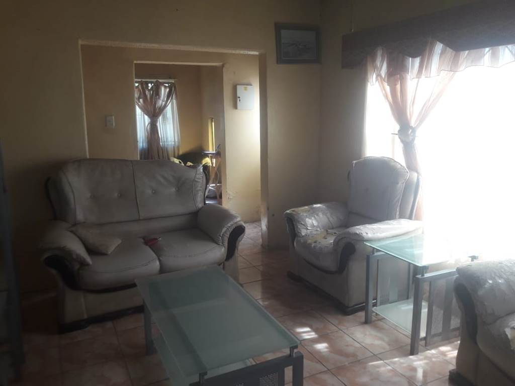 3 Bed House in Thaba Nchu photo number 2
