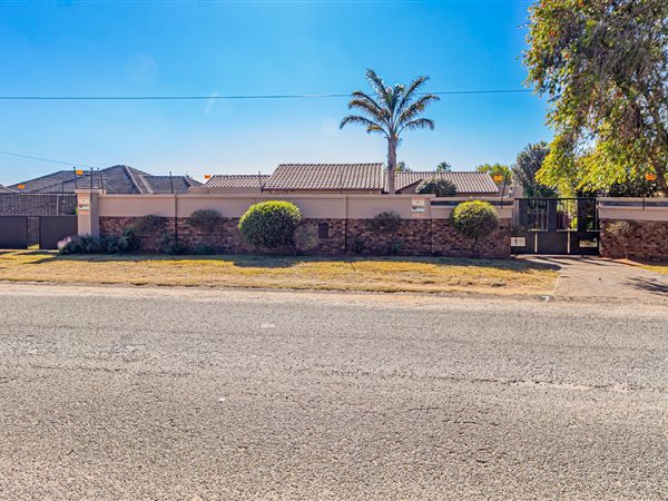 3 Bedroom House 3 Bedroom House