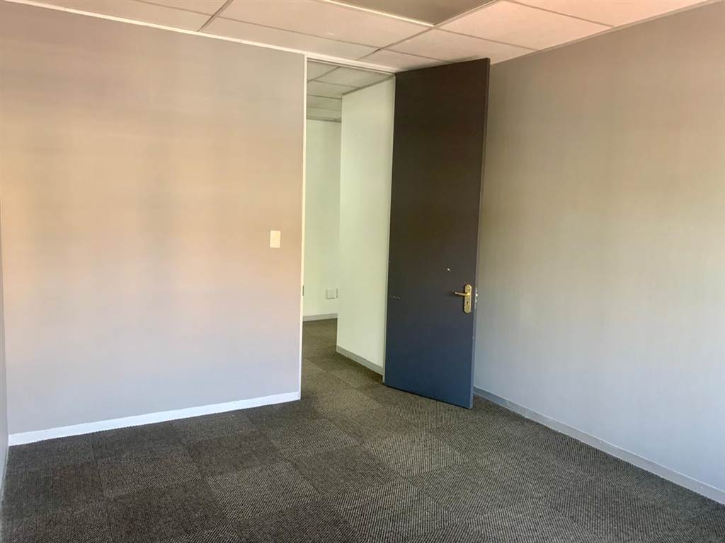 190  m² Office Space in Craighall Park photo number 23