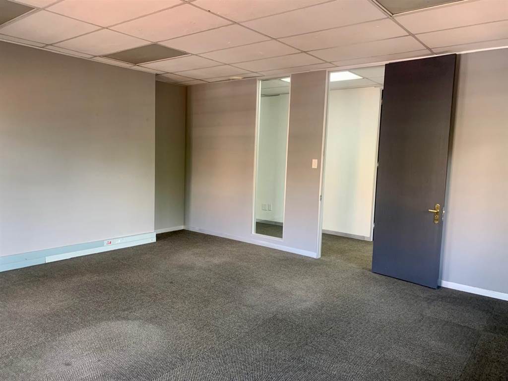 190  m² Office Space in Craighall Park photo number 22
