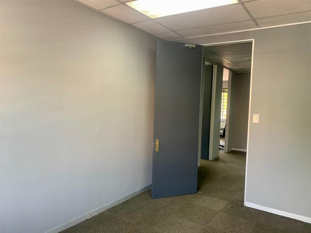 190  m² Office Space in Craighall Park photo number 28