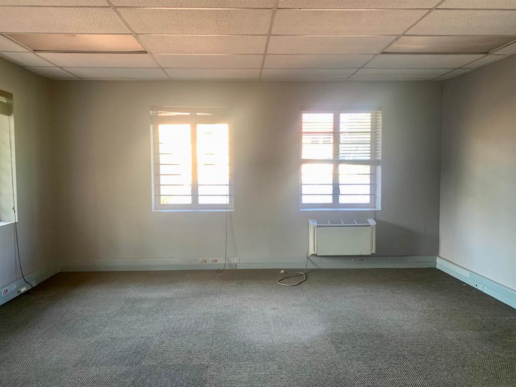 190  m² Office Space in Craighall Park photo number 18