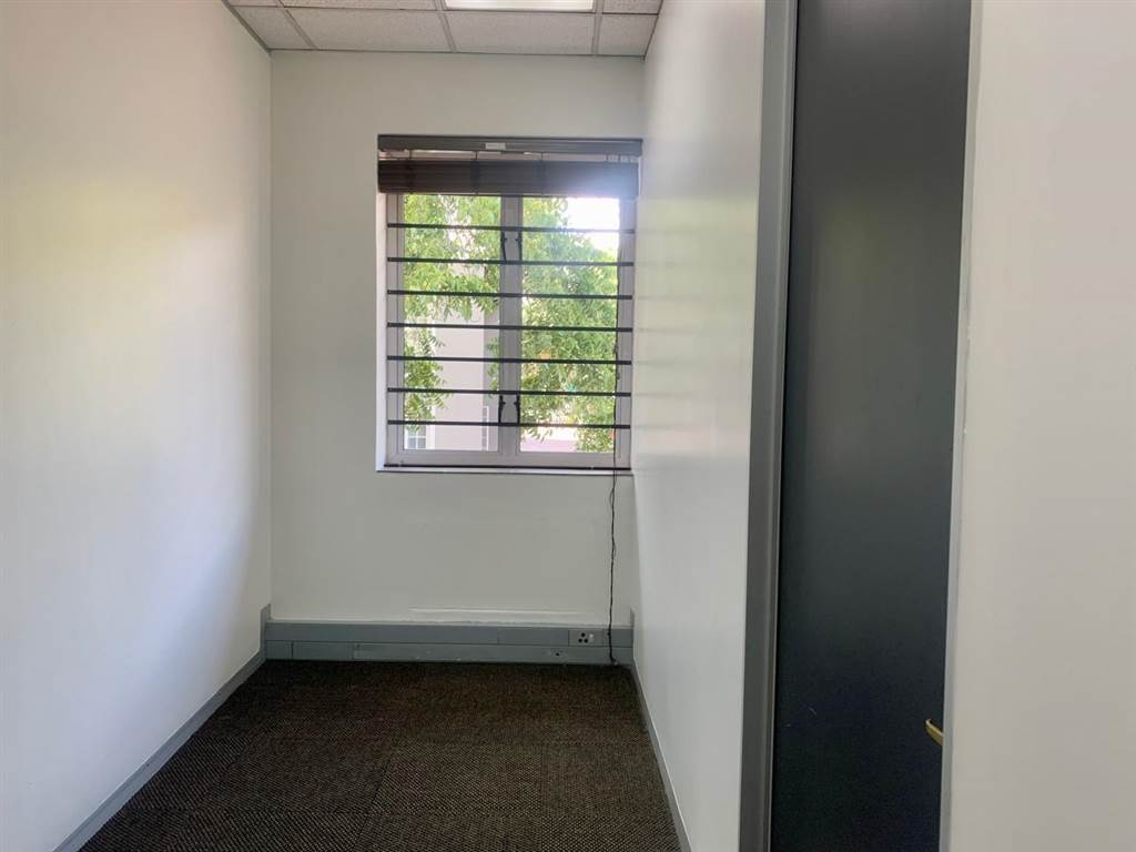 190  m² Office Space in Craighall Park photo number 17