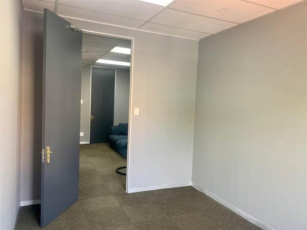 190  m² Office Space in Craighall Park photo number 30