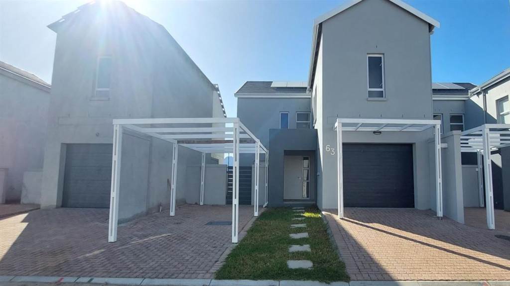 3 Bed Townhouse in Klein Parys photo number 4