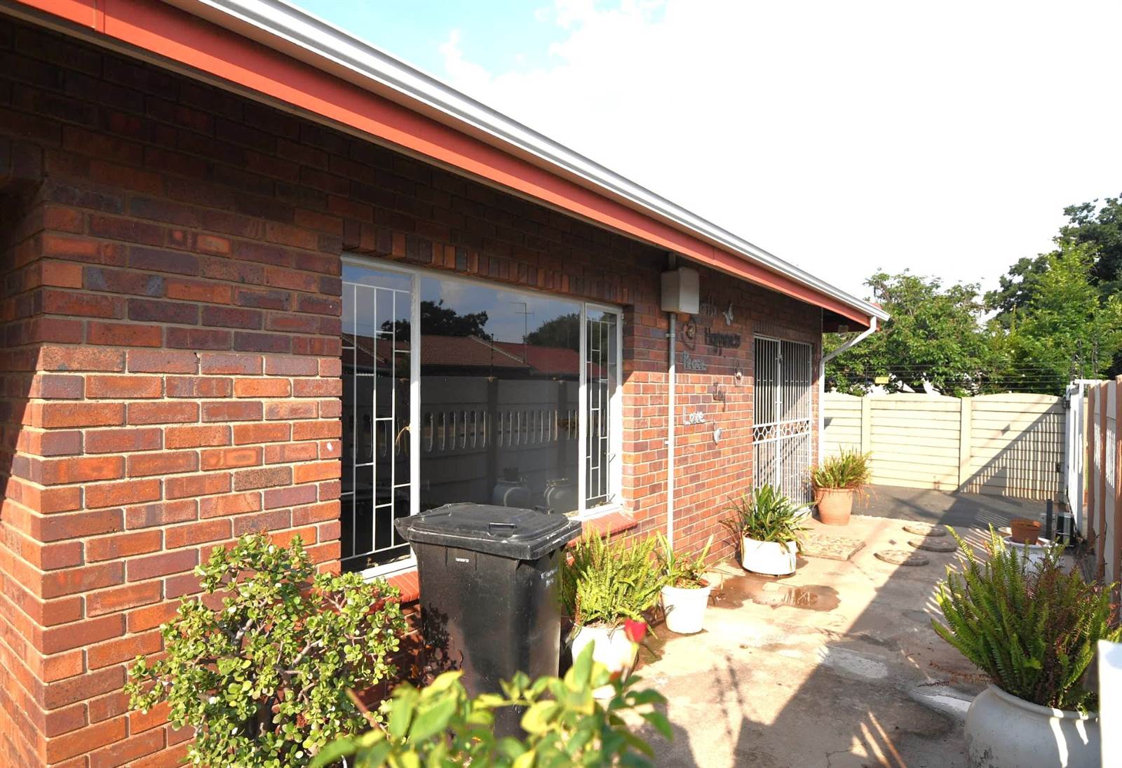 2 Bed Townhouse in Casseldale photo number 3