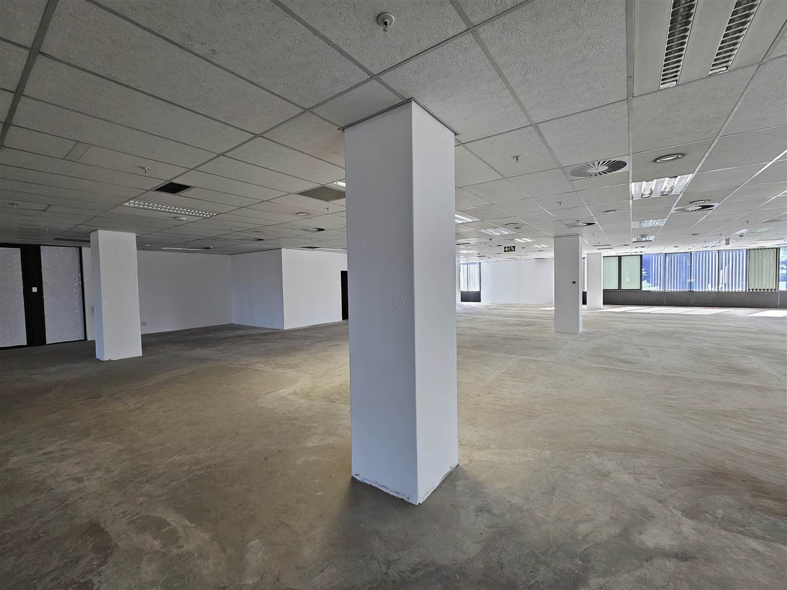 983.4  m² Commercial space in Menlyn photo number 10