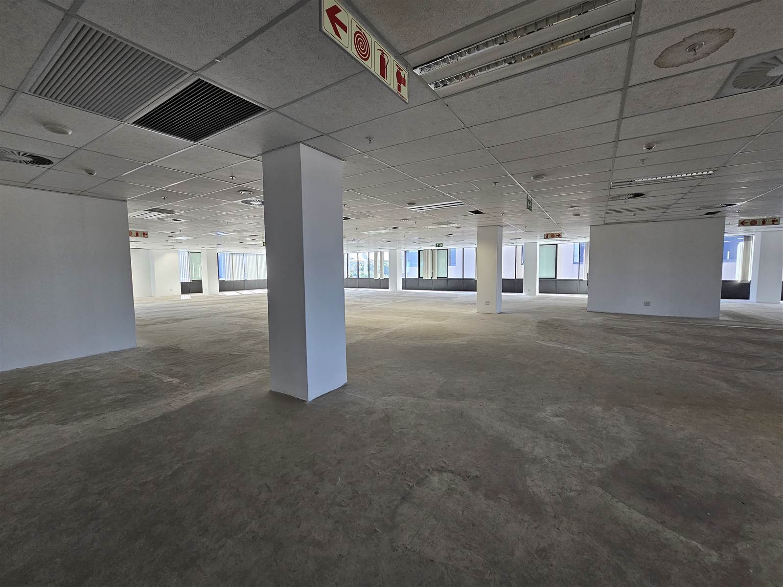 983.4  m² Commercial space in Menlyn photo number 14
