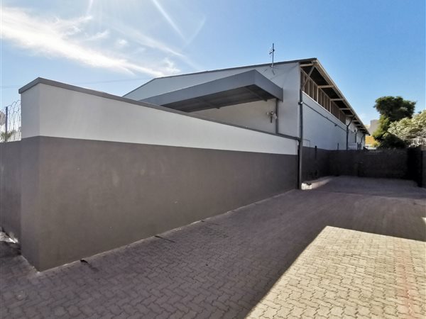 1 550  m² Commercial space