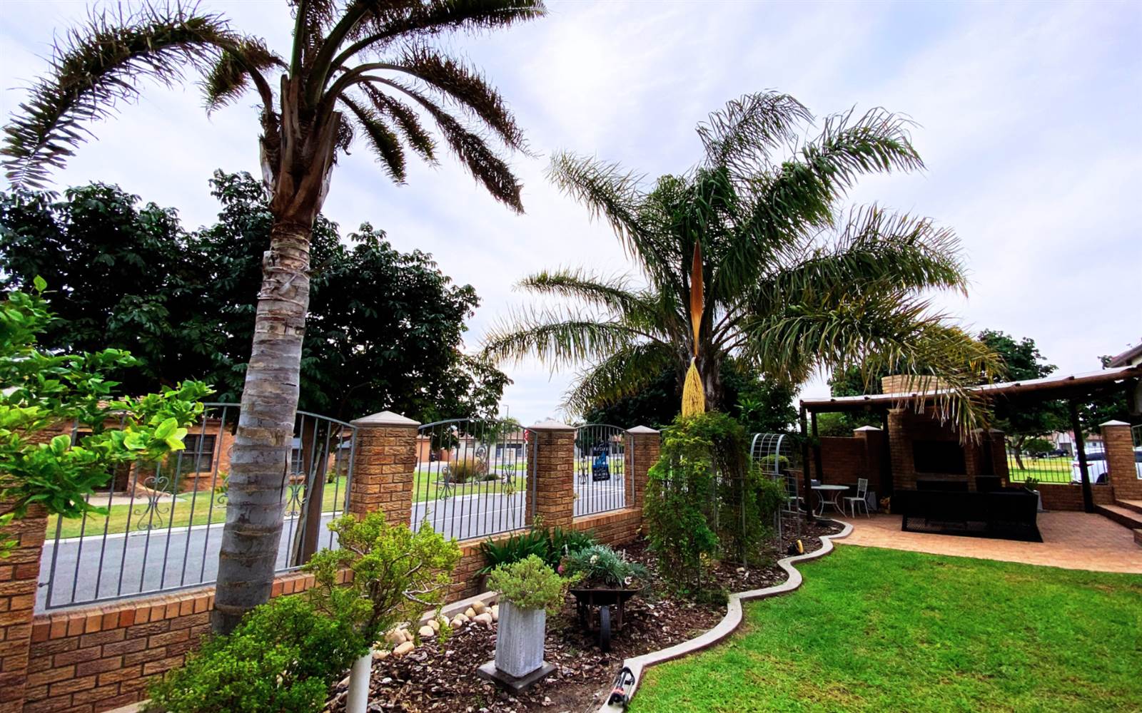 4 Bed House in Brackenfell Central photo number 3